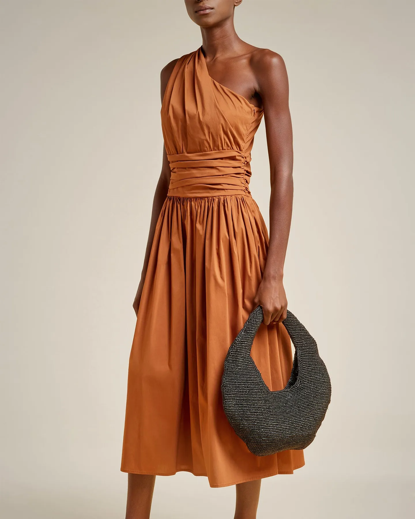 ONE SHOULDER PLEATED BAND DRESS - HAZELNUT